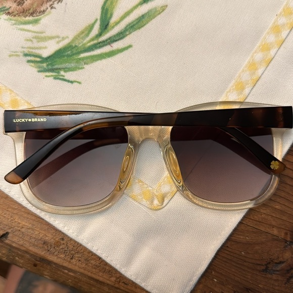 Lucky Brand Stylish Transparent Sunglasses - Picture 2 of 3